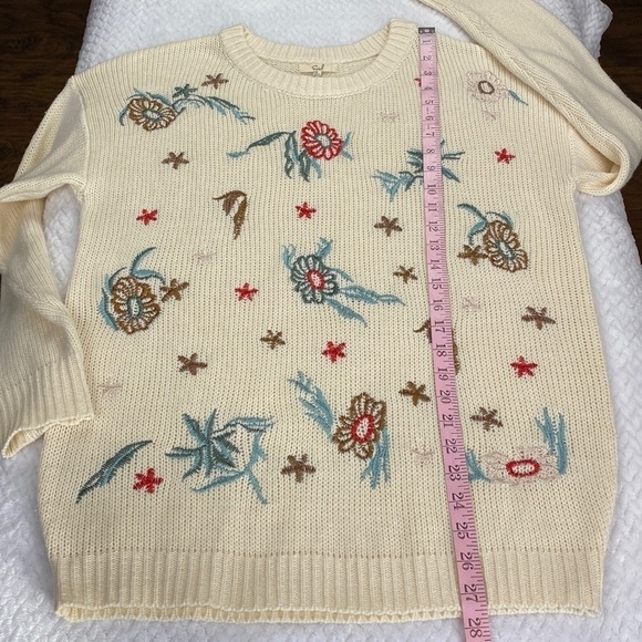 Easel Los Angeles Women's Size Small Floral Embroidered Oversized Cream Sweater - Picture 6 of 17